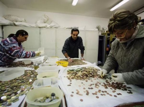 意大利罗马陷财政危机 将许愿池硬币收归国有