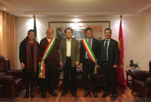 驻佛罗伦萨王辅国总领事会见部分将赴中国参会市长代表.