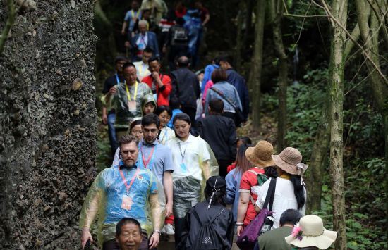 俄罗斯媒体参访四川广元剑阁县 行走蜀道感悟三国文化