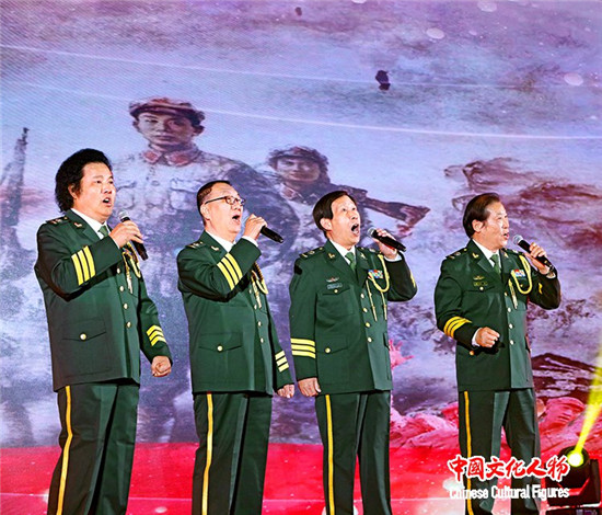 上海梵中生物首席执行官梁春波向田华赠送著名青年油画家王一亚雄创作的田华肖像作品