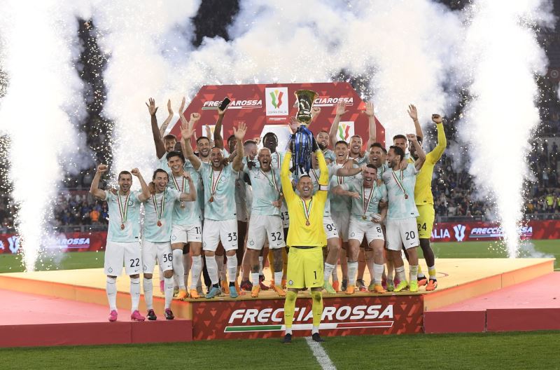 国际米兰2比1逆转佛罗伦萨 卫冕意大利杯冠军