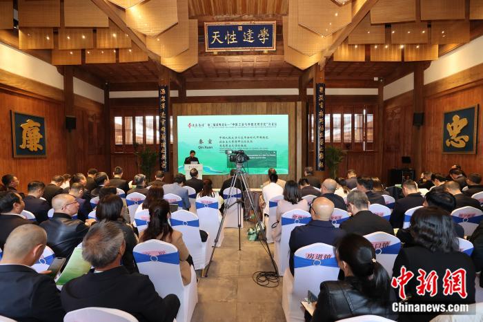 国际学者：中国式现代化为完善全球治理体系贡献智慧