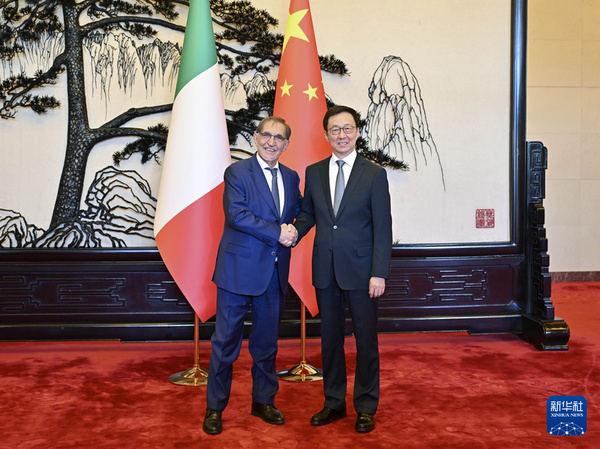 韩正会见意大利参议长拉鲁萨