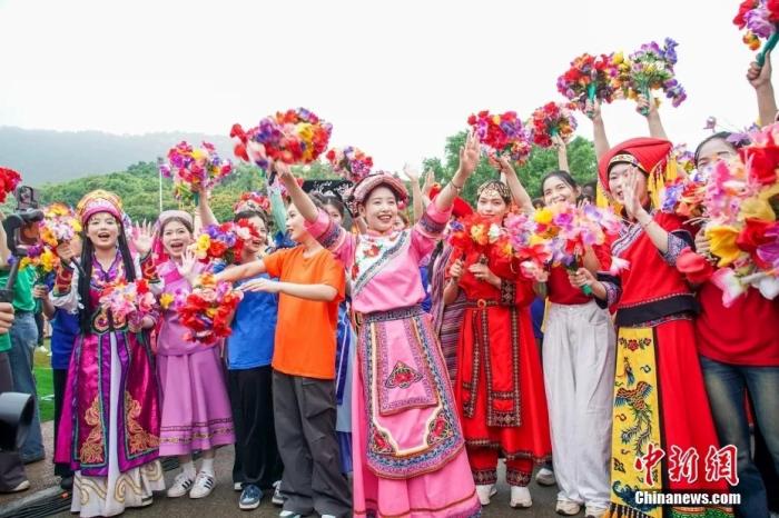 人这一辈子，一定要去一趟热热闹闹的南宁