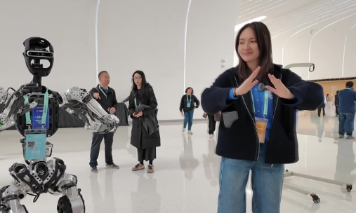 新技术成果汇聚中关村 中国科技创新稳步向前