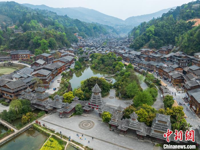 东西问丨蔡凌：贵州肇兴侗寨鼓楼何以惊艳海外？