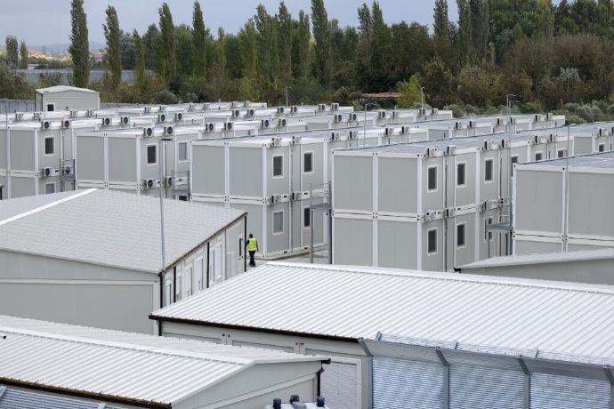 意大利内政部长：阿尔巴尼亚移民收容中心首次遣返外国公民