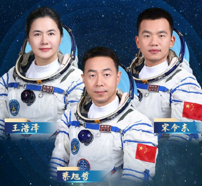 中国航天员乘组完成在轨交接 神舟十九号航天员乘组将于4月29日返回地球