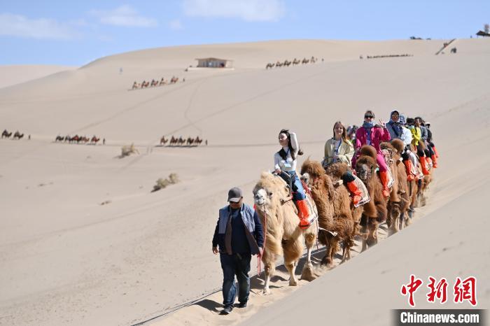 经济观察：假日文旅热凸显中国消费潜力