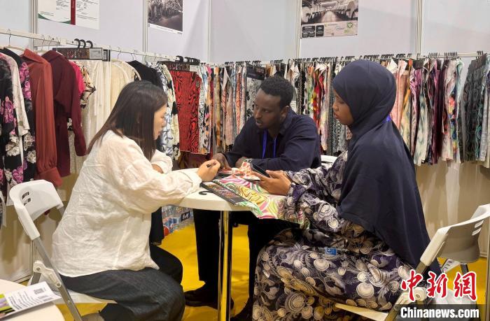 外籍布商掘金“国际纺都”绍兴柯桥 对中国市场抱有信心