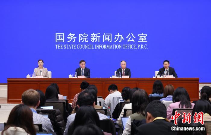 降准降息 央行发布3类10项措施支持稳市场稳预期