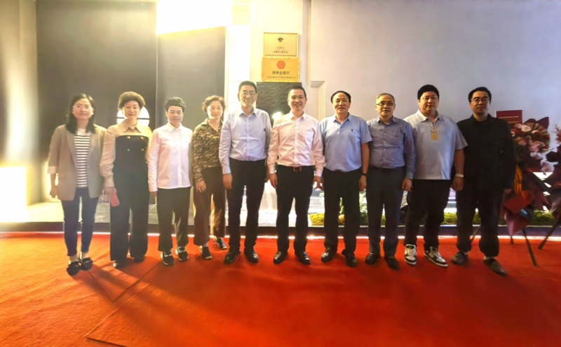 “侨界会客厅”挂牌仪式在全球博士联合会（全博汇）举行