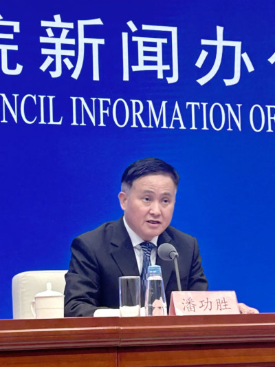 潘功胜：中方欢迎更多拉美国家来华发行熊猫债