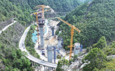 青田至文成高速首座隧道全幅贯通