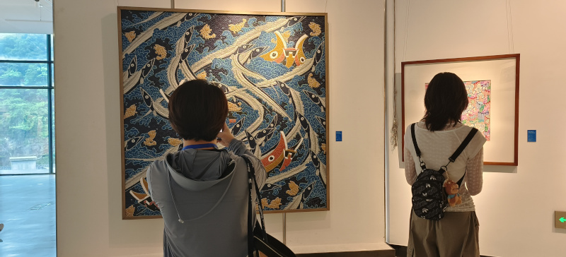 海内外媒体记者走进舟山市美术馆 聚焦海洋文化