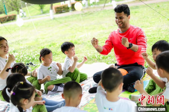 埃及小伙“入川记”：中国不只是“世界工厂”