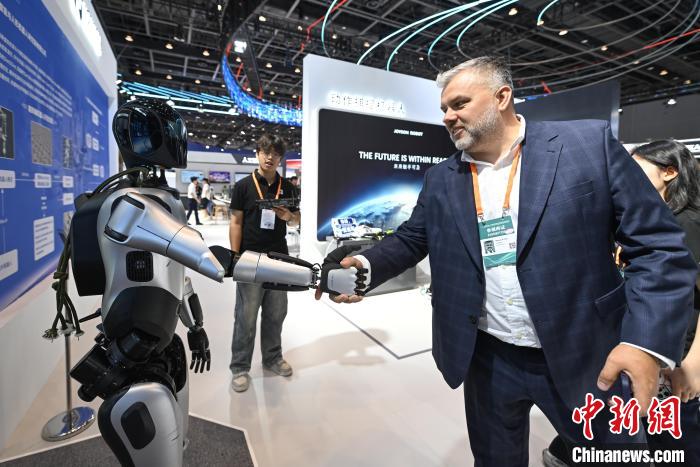 中东欧博览会上新“黑科技” 中外展商共寻商机