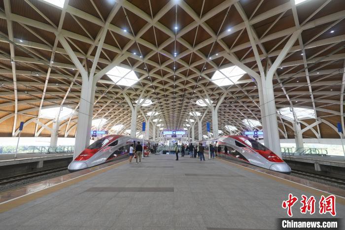 雅万高铁架起中印尼民心相通桥梁