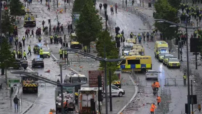 英国利物浦发生汽车冲撞球迷事件