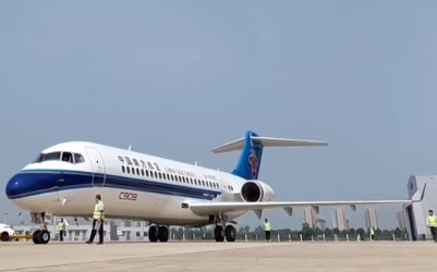 【小新的Vlog】“提飞机”需要几步？把国产C909“开”回家