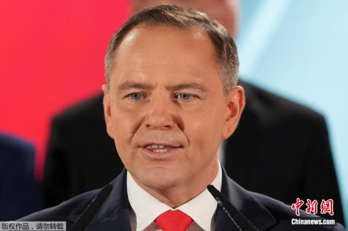 纳夫罗茨基赢得波兰总统选举