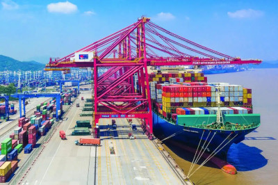 美企抢购潮引发运力短缺海运费上涨 浙企携手应对出货高峰