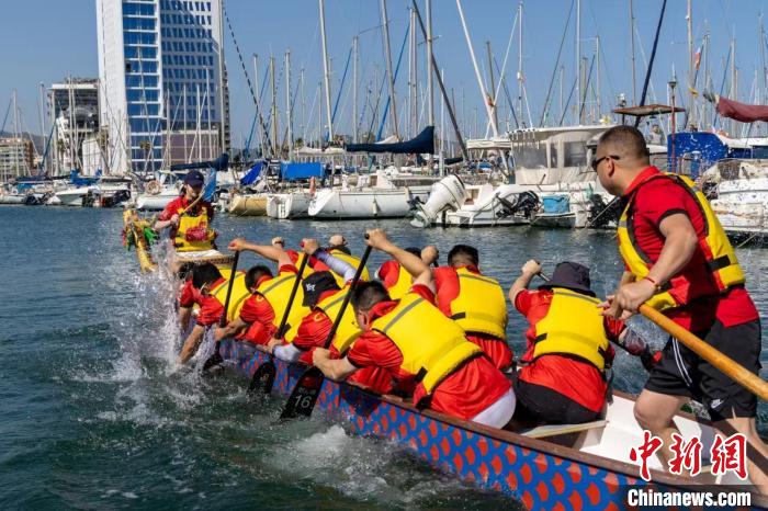 中国龙舟“划”向海外 尽显“国际范”