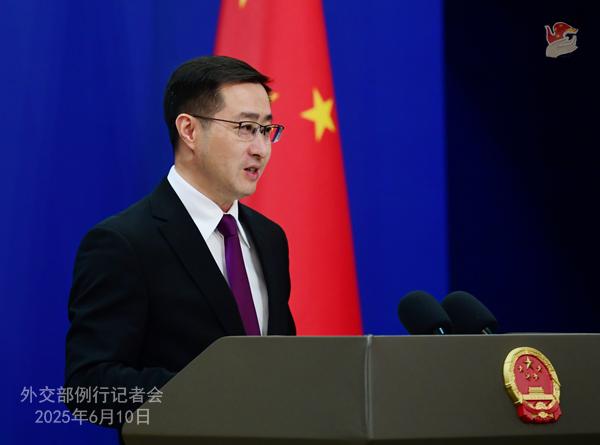 日方称中国两艘航母同时在太平洋海域活动 中方回应