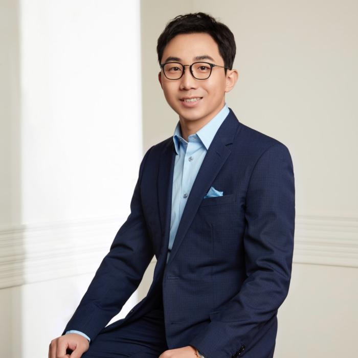 Labubu背后的男人，给出“第三选择”