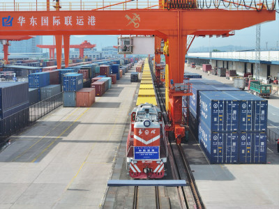 浙江中欧班列（义新欧）开行全国首趟跨里海国际运输走廊班列