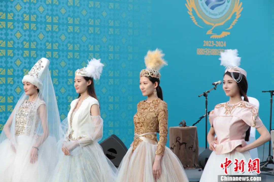 东西问丨阿依达尔·阿姆列巴耶夫：为什么说“上海精神”是上合组织的“发展密码”？