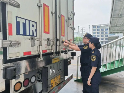 浙江至中亚首条国际公路运输线路开通 4529箱冰淇淋前往中亚