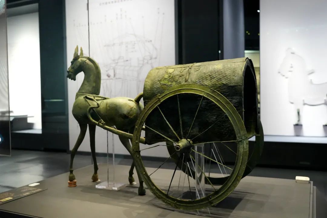 东西问丨袁炜：出土于贵州的东汉铜车马蕴藏怎样的文明交汇故事？