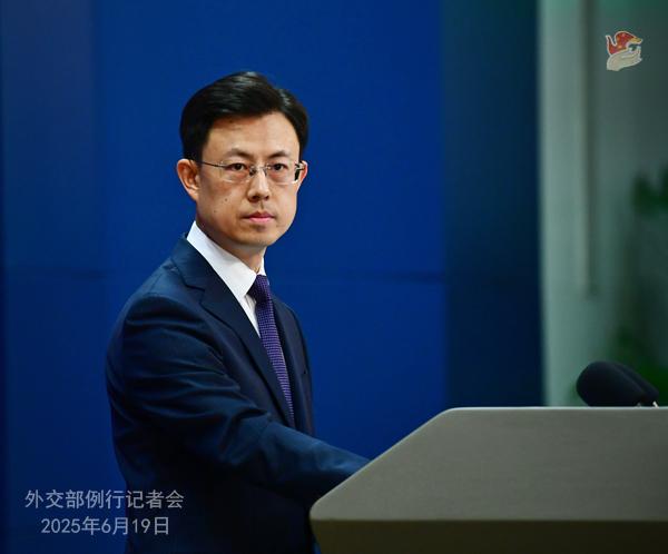 报告显示香港全球竞争力重返三甲 外交部回应