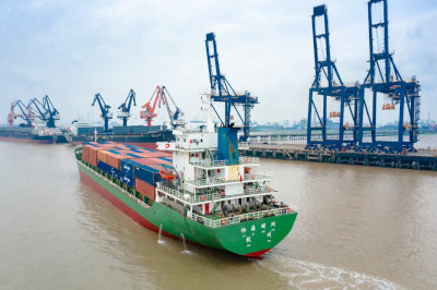 嘉兴首条地中海集装箱航线开通