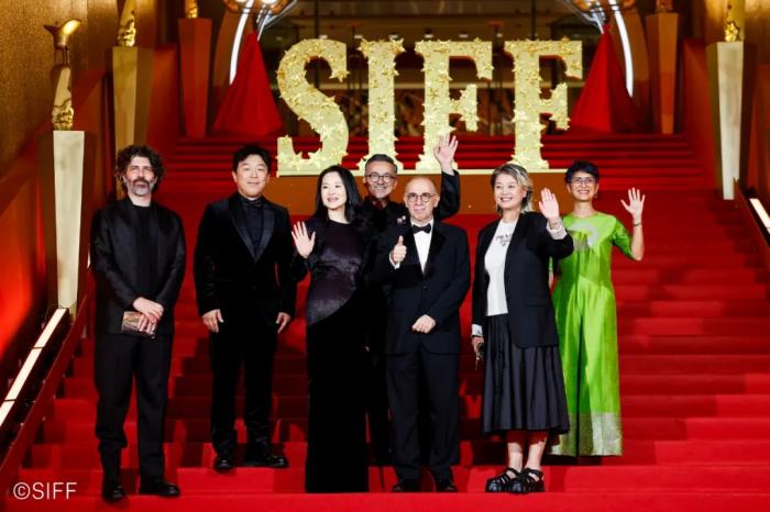 人这一辈子，一定要跟着电影游一次上海