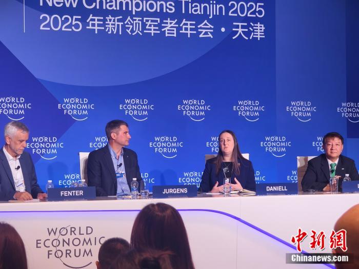 中外对话 | 中国引领智能绿色转型，合作是唯一通路