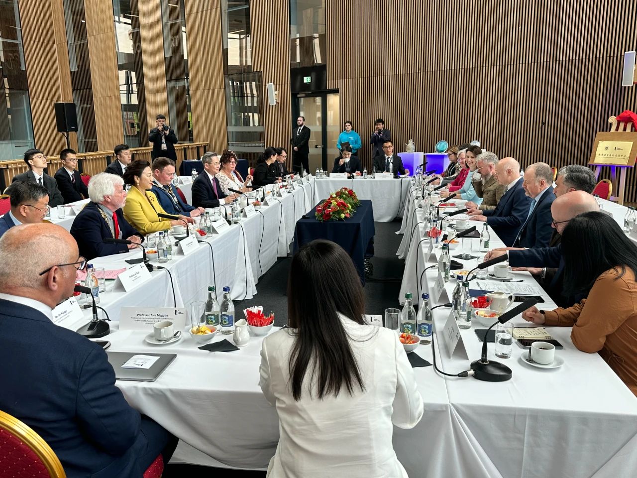 东西问｜李嵬：中英教育合作如何“双向奔赴”？