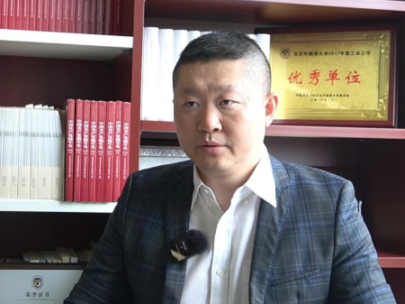 高校学者答非洲友人：中国共产党如何以新理念引领高质量发展？｜ 问答中国