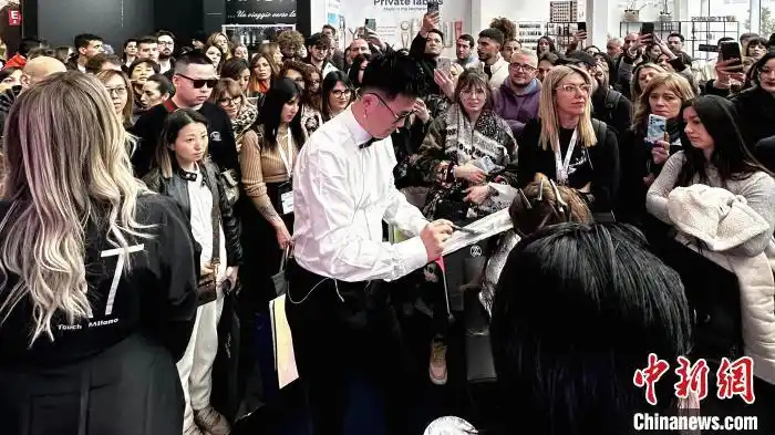 意大利新生代华人发型师的发丝新风尚