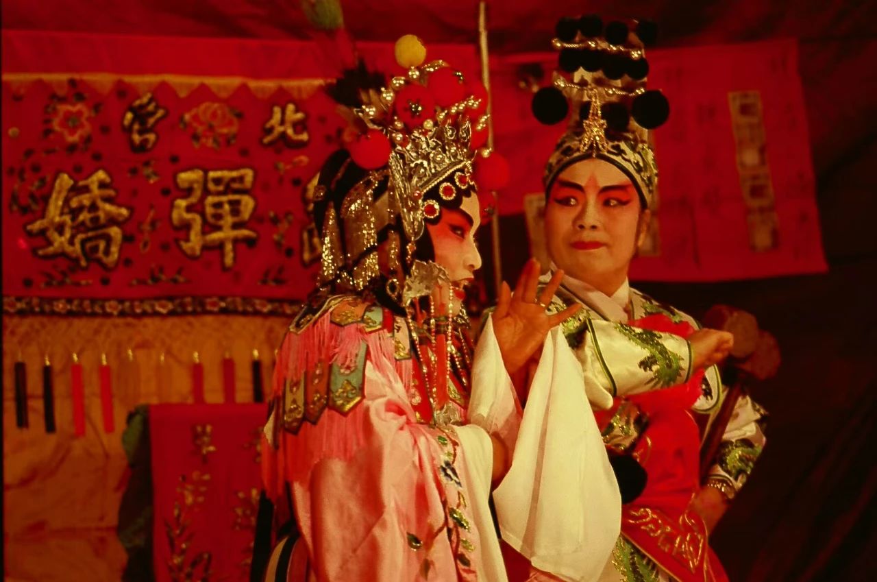 东西问｜邱婷：跨越海峡的乱弹戏何以在台湾“红极一时”？