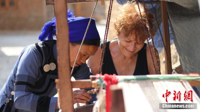 东西问丨保继刚：如何打造持续引人的中国乡村旅游？