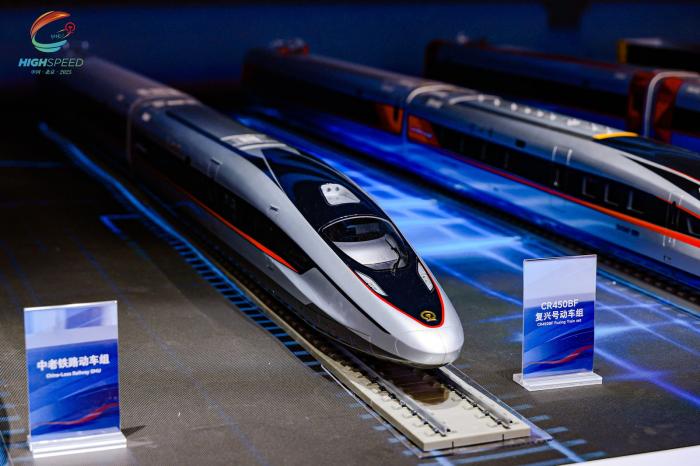 海外人士点赞中国高铁，这三个词被反复提及