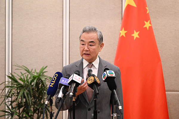 王毅：开放带来进步，封闭导致落后