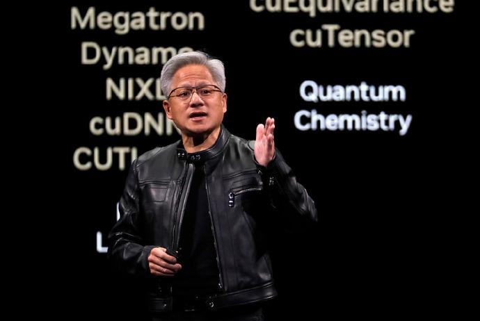 黄仁勋首次参加链博会：中国开源AI是推动全球进步的催化剂