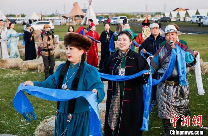 寻味中华｜非遗：千丝万缕织锦绣 草原华裳叙史诗