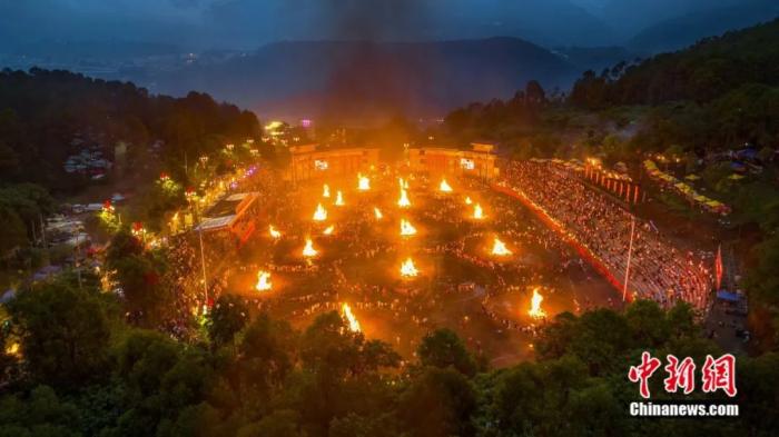 人这一辈子，一定要去一次最“火”的节日！