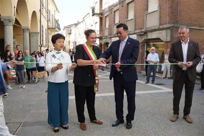 意大利一城市街道更名为“中国电影路”