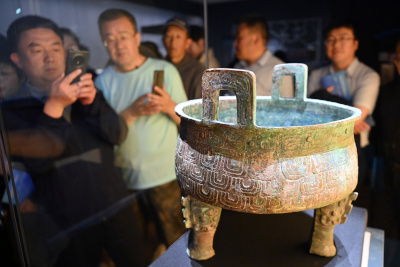 东西问丨李大龙：中华民族共同体凝聚的“核心因素”是什么？