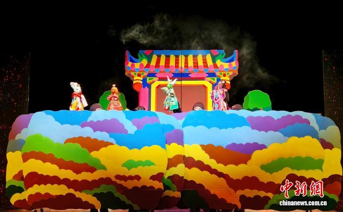 布袋戏在台湾：跨越海峡 薪火相传